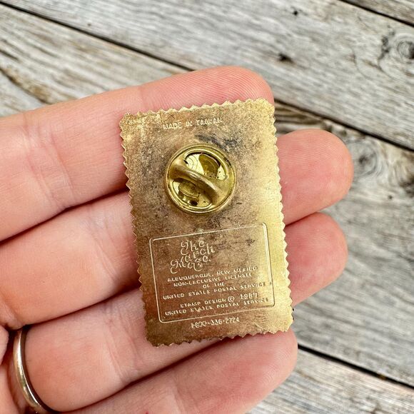 Vintage Jewelry Stamp 22 cent Stamp Brooch Pin - Picture 2 of 2